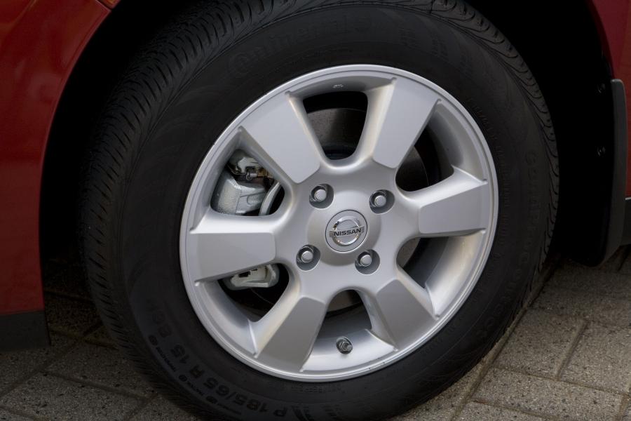  Nissan Versa 2010 года  (фото 15 из 35)